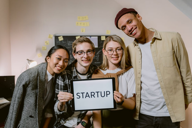 How Freelance Web Designers Can Help Startups Save on Website Costs